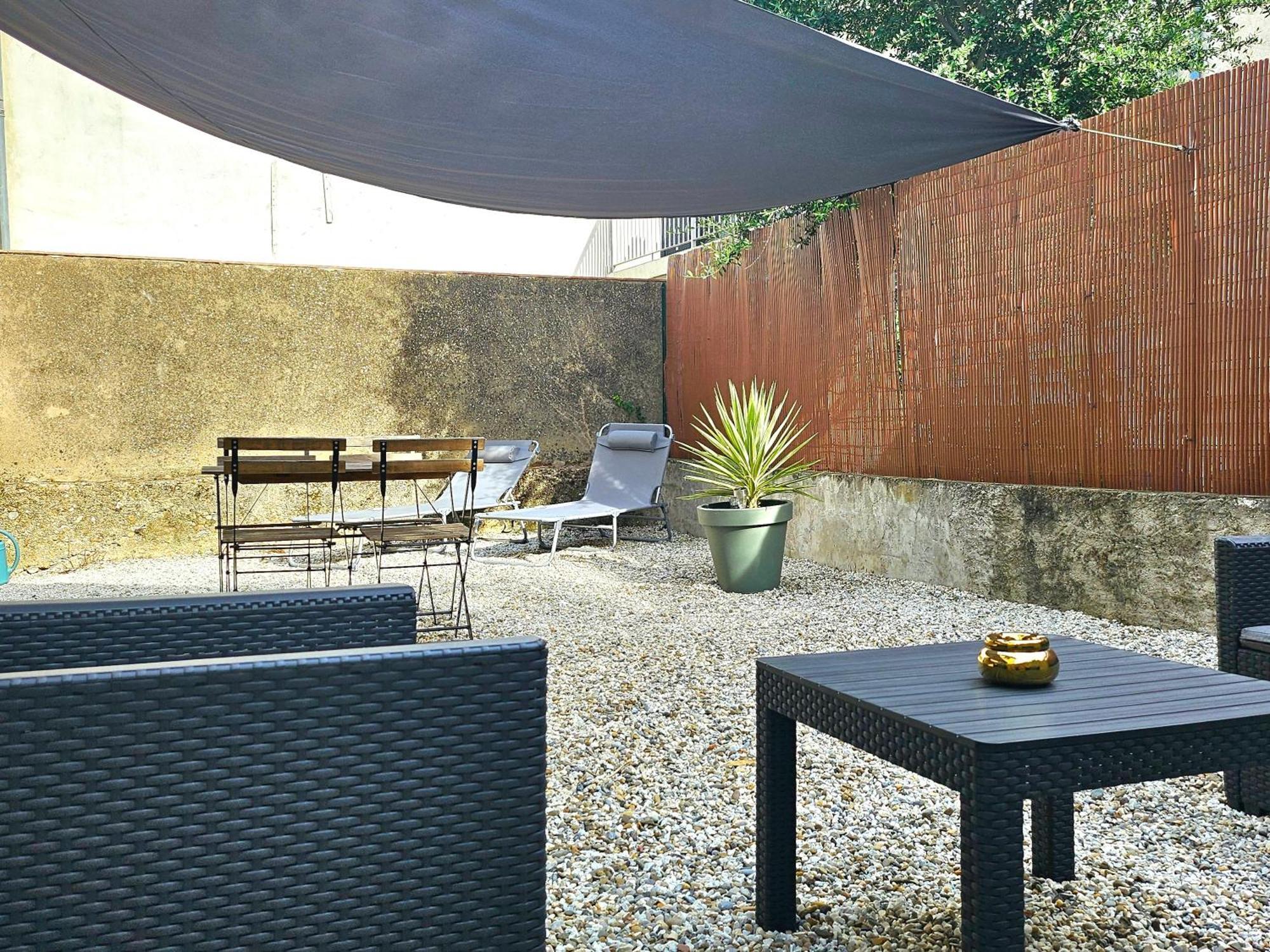 Superbe Appt Avec Cour Et Parking Gratuit A 5Min De La Cite Medievale Carcasona Exterior foto